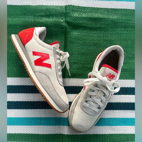 New Balance 720 Athletic Shoes with Suede Mesh - Picture 9 of 13